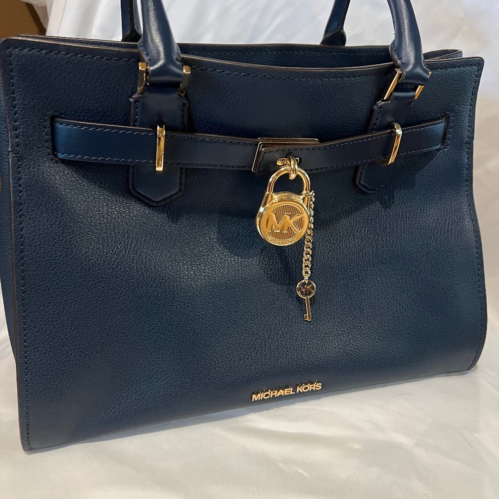 MICHAEL KORS HAMILTON MED SATCHEL- NAVY